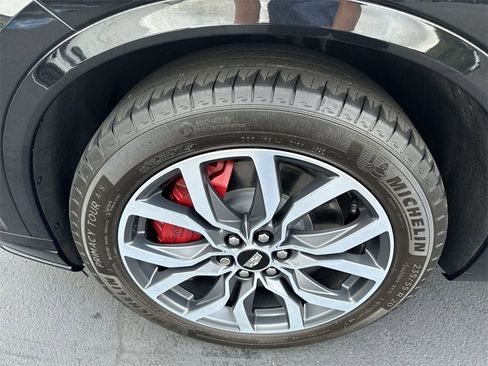 Used 2024 Cadillac XT6 Sport w/ Technology Package image 16