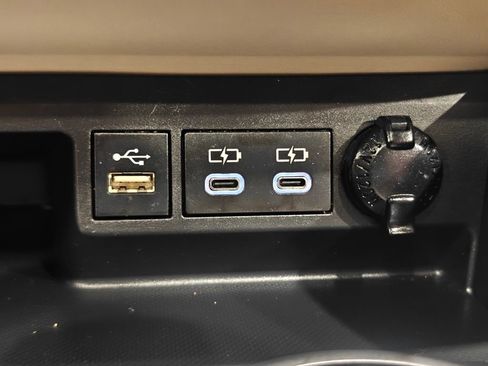 Used 2023 Toyota Highlander XLE AWD/4WD image 45