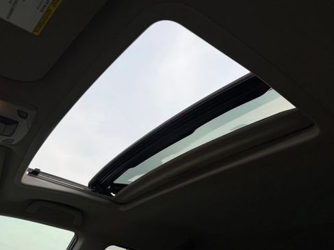 Used 2011 Toyota Sienna XLE w/ XLE Navigation Pkg FWD image 31