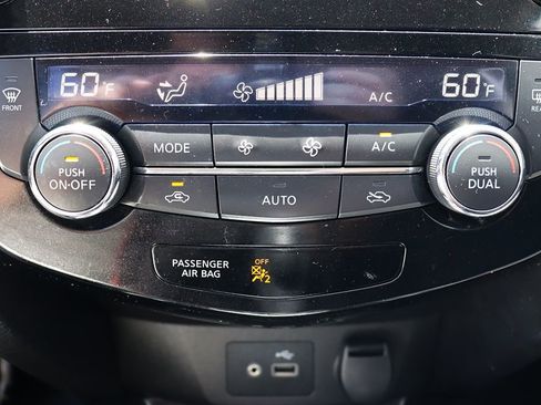 Used 2020 Nissan Rogue SV image 47