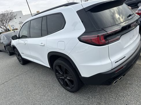 Certified 2025 GMC Acadia Elevation w/ Elevation Premium Package image 8