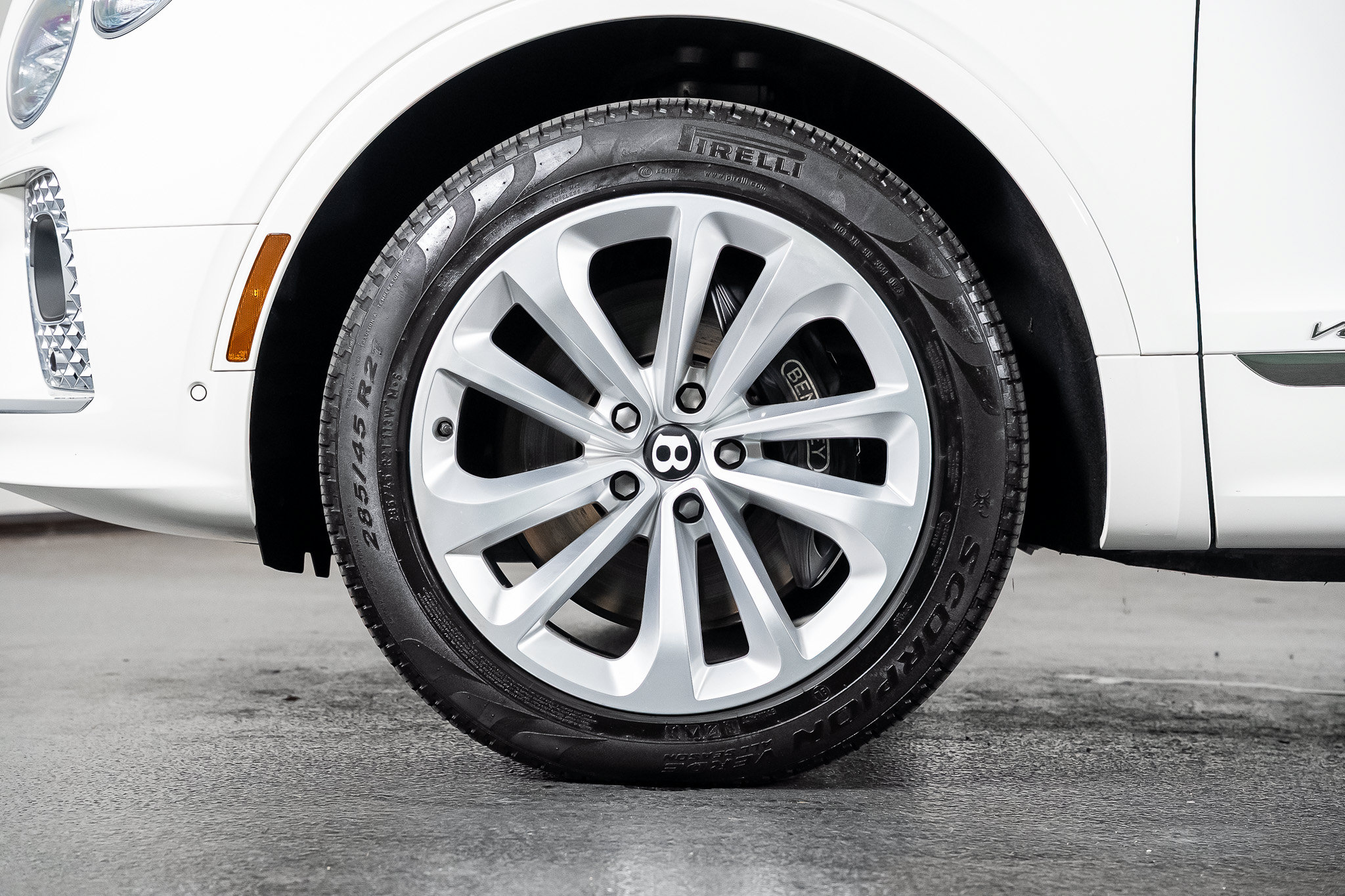 Used 2022 Bentley Bentayga AWD/4WD image 15