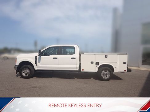 Used 2023 Ford F250 XL w/ Snow Plow/Camper Package AWD/4WD image 4