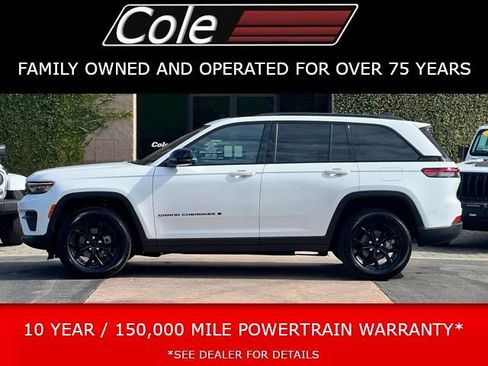 Used 2025 Jeep Grand Cherokee Altitude image 1