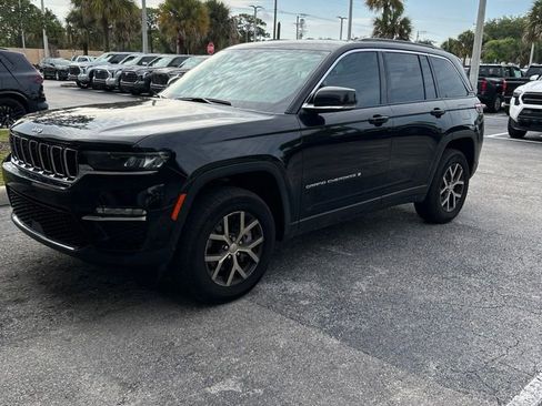 Used 2025 Jeep Grand Cherokee Limited w/ Trailer Tow Package RWD image 4