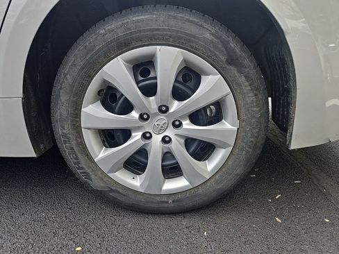 Used 2025 Toyota Corolla LE image 5