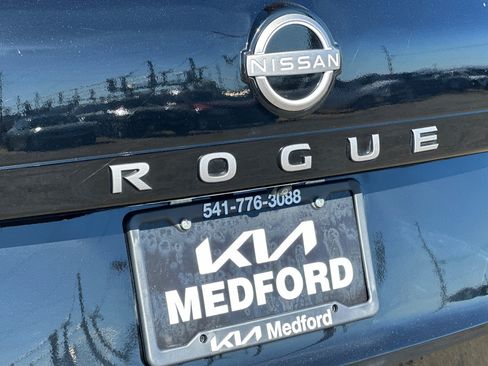 Used 2025 Nissan Rogue SV AWD/4WD image 27