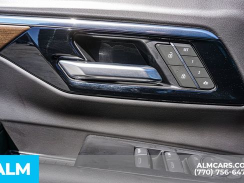 Used 2025 Chevrolet Suburban High Country AWD/4WD image 58