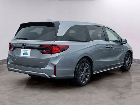 New 2026 Honda Odyssey Touring image 3