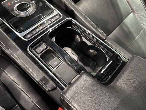 Used 2019 Jaguar F-PACE R-Sport image 18