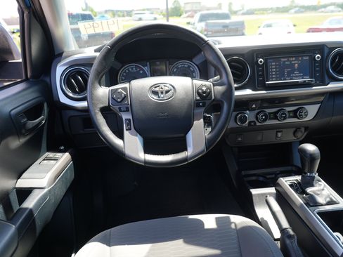 Used 2016 Toyota Tacoma SR5 w/ SR5 Appearance Package (SN) AWD/4WD image 21