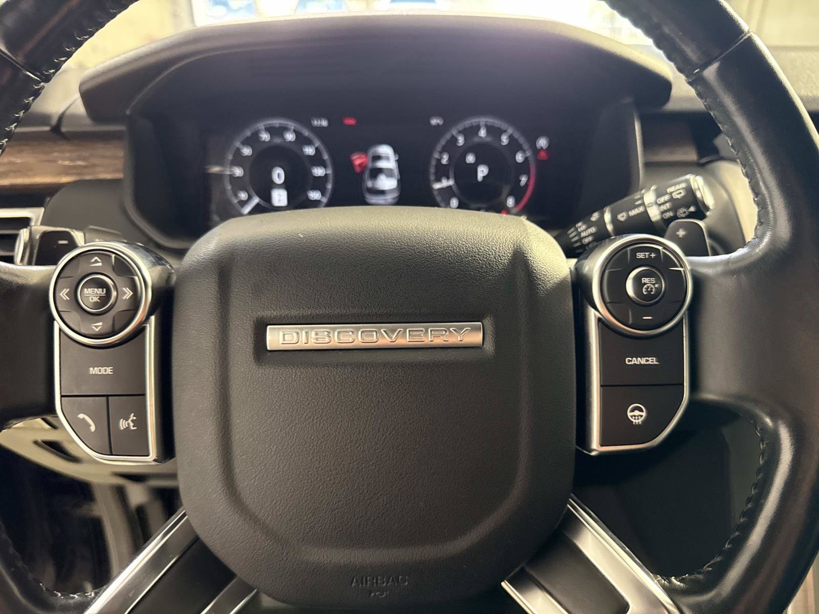 Used 2018 Land Rover Discovery HSE AWD/4WD image 27