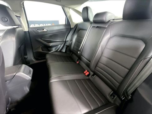 Used 2021 Volkswagen Jetta SE w/ SE Cold Weather Package image 18