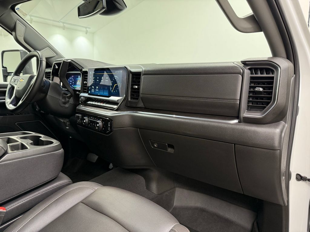 Used 2024 Chevrolet Silverado 2500 LTZ AWD/4WD image 34