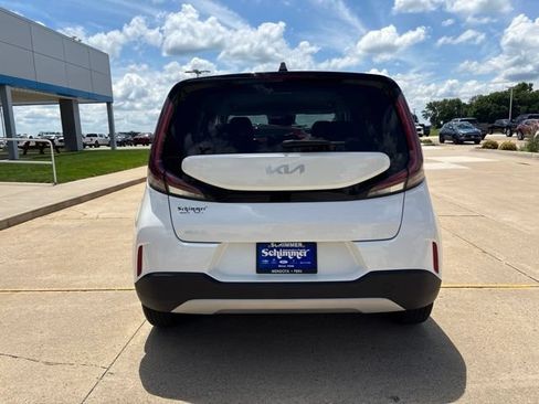 Used 2025 Kia Soul LX FWD image 8