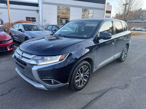 Used 2018 Mitsubishi Outlander SE image 3