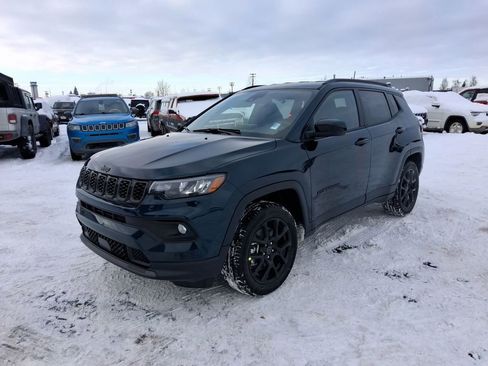 New 2026 Jeep Compass Latitude image 4