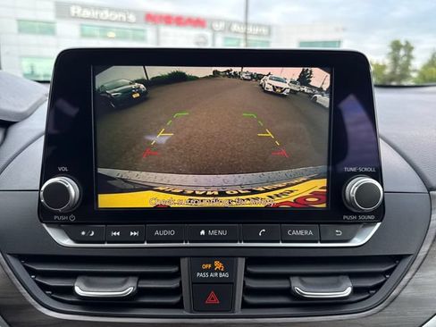 Used 2025 Nissan Altima 2.5 SV FWD image 14