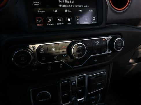 Used 2022 Jeep Gladiator Mojave w/ Cold Weather Group AWD/4WD image 15
