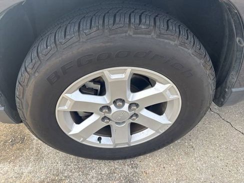 Used 2015 GMC Acadia SLE image 11