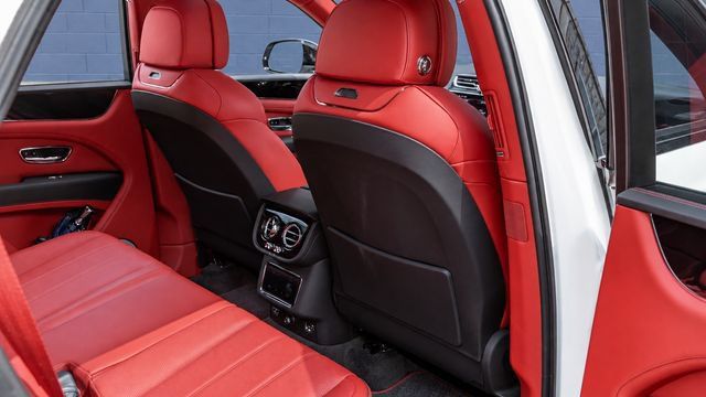 Used 2023 Bentley Bentayga AWD/4WD image 13