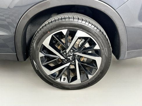 Used 2024 Mitsubishi Outlander SE image 11