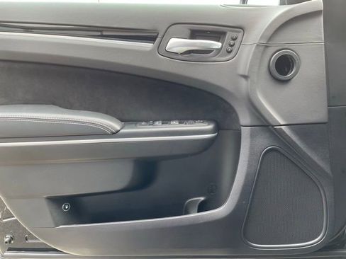 Used 2023 Chrysler 300 C RWD image 9