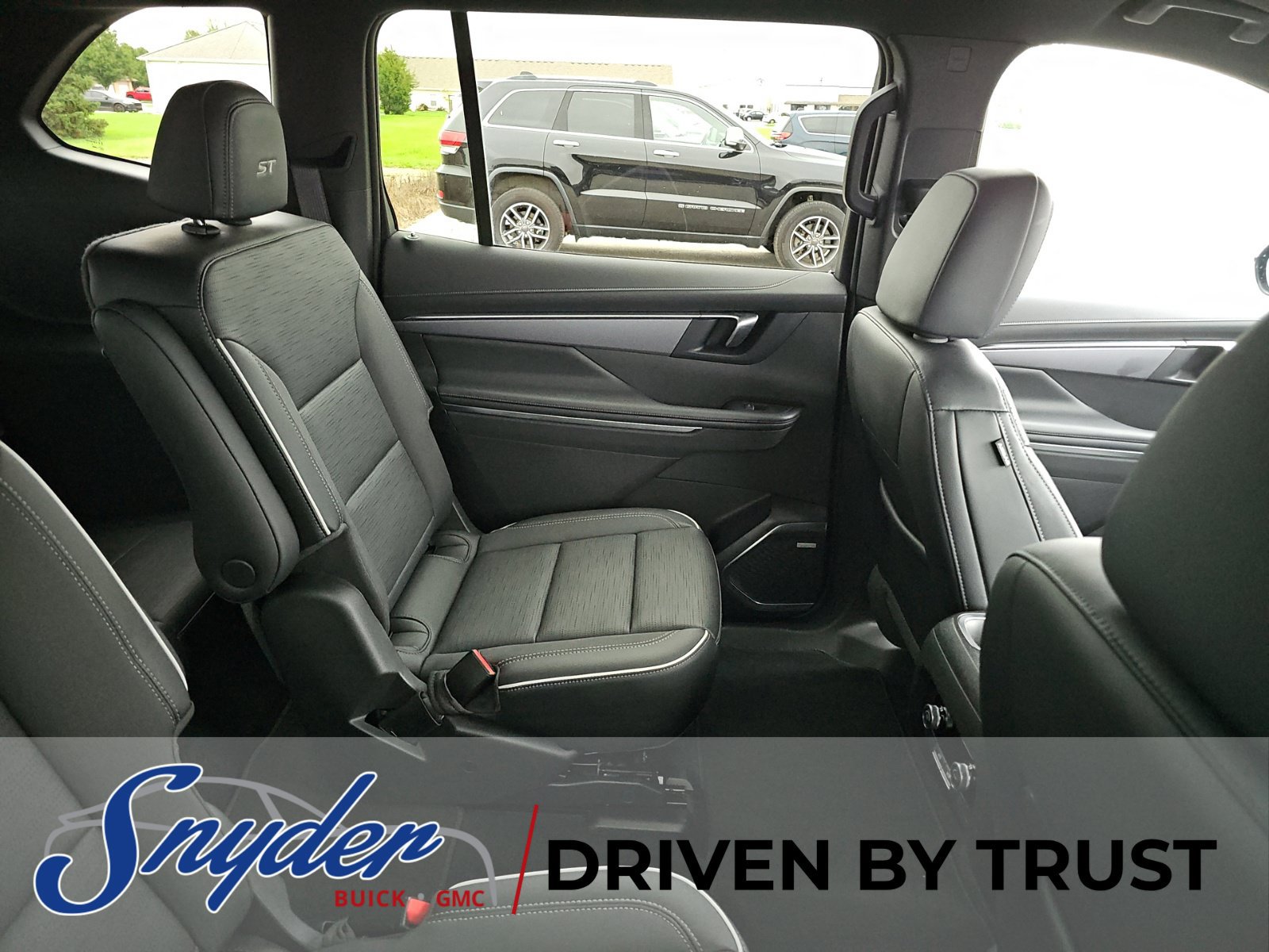 Used 2025 Buick Enclave Sport Touring w/ Super Cruise Package FWD image 5