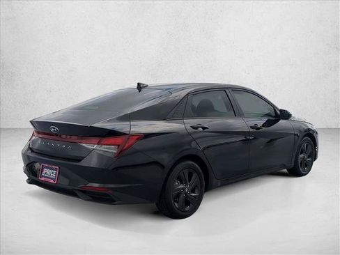 Used 2022 Hyundai Elantra SEL FWD image 5