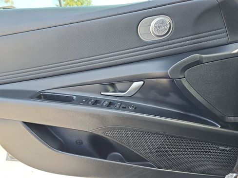 Used 2022 Hyundai Elantra Limited FWD image 31