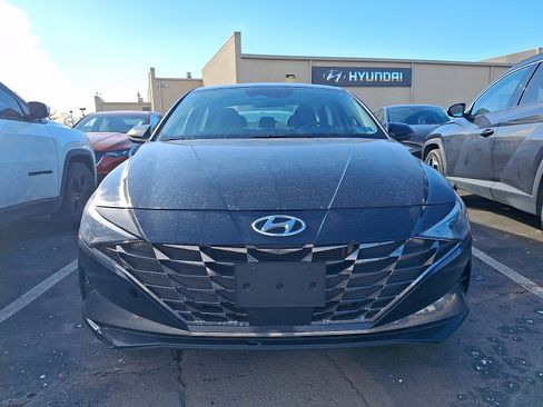Used 2023 Hyundai Elantra Limited image 2