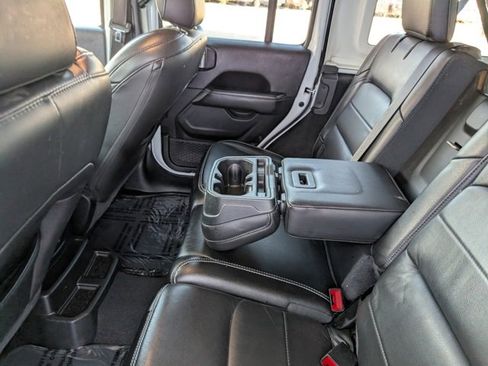 Used 2020 Jeep Wrangler Unlimited Sahara image 22