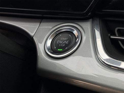 Certified 2025 Chevrolet Trax LT w/ LT Convenience Package image 22