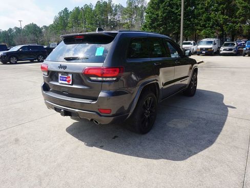Used 2020 Jeep Grand Cherokee Altitude image 23