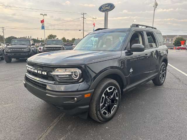 Used 2023 Ford Bronco Sport Outer Banks w/ Tech Package AWD/4WD image 3
