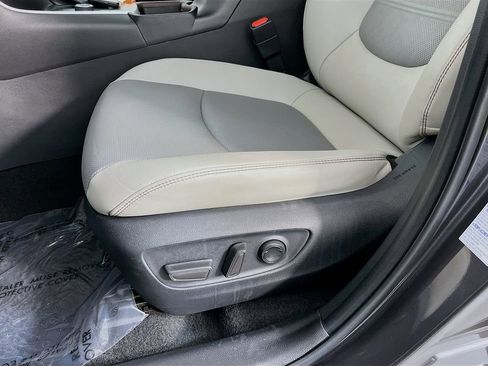 Used 2022 Toyota RAV4 Limited image 31