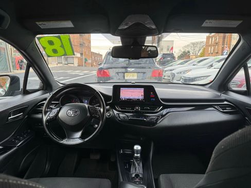 Used 2018 Toyota C-HR XLE image 30