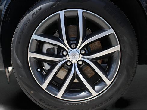 New 2025 Land Rover Discovery Sport S image 9