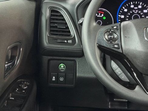 Used 2018 Honda HR-V EX image 11