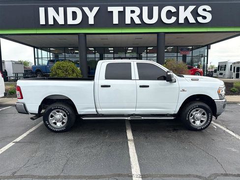 Used 2024 RAM 3500 Tradesman w/ Chrome Appearance Group AWD/4WD image 4