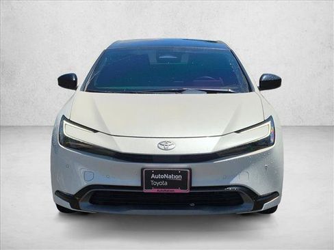 Used 2025 Toyota Prius XLE FWD image 2