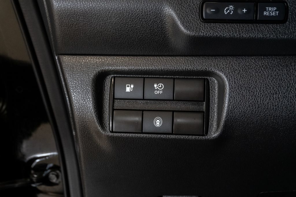 Used 2025 Nissan Leaf S FWD image 13