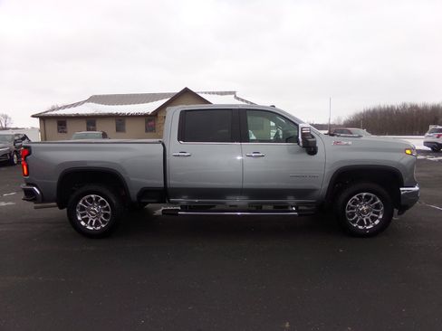 Used 2024 Chevrolet Silverado 3500 LTZ w/ LTZ Premium Package image 6