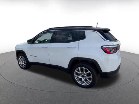 Used 2025 Jeep Compass Limited AWD/4WD image 10