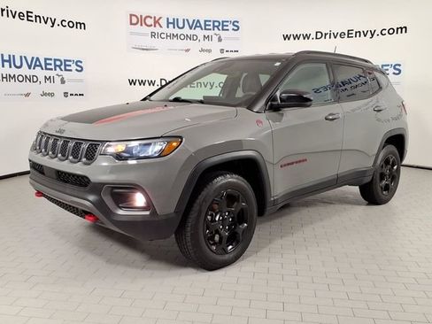 Used 2023 Jeep Compass Trailhawk AWD/4WD image 1