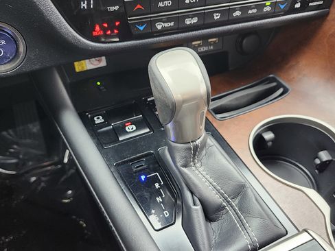 Used 2022 Lexus RX 450hL AWD w/ Premium Package image 40