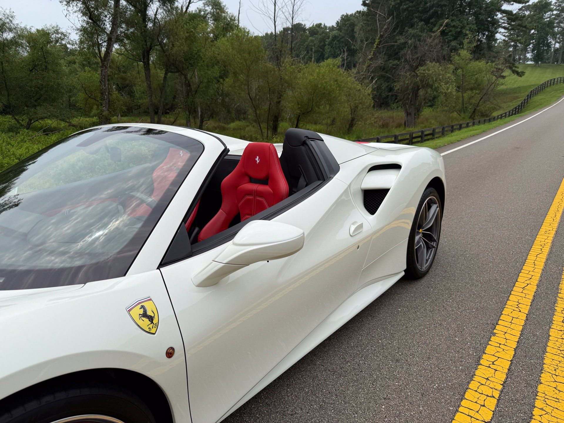 Used 2018 Ferrari 488 Spider RWD image 2