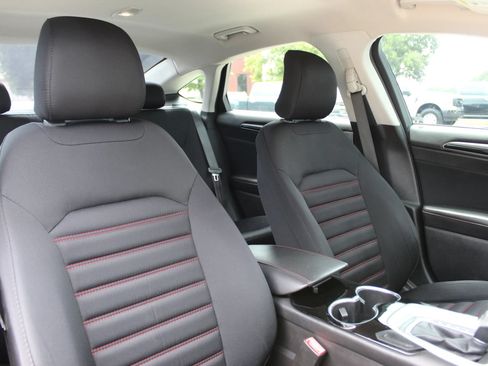 Used 2015 Ford Fusion SE w/ Equipment Group 201A FWD image 27