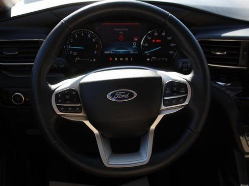 Used 2023 Ford Explorer Limited image 12
