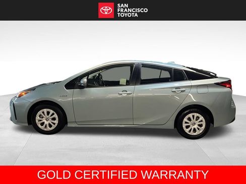 Certified 2022 Toyota Prius LE FWD image 2
